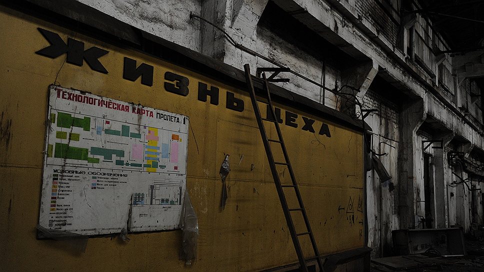 «Серп и Молот» славился высокой квалификацией своих рабочих — при заводе был учебный комбинат, ставший Вечерним металлургическим институтом. Новые технологические карты обработки металла вывешивались на стенд, их могли понять почти все рабочие 