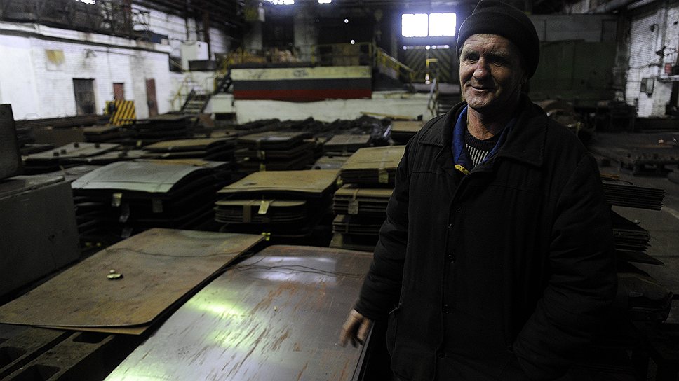 На заводе изготавливалось около 15 тыс. видов продукции. Например, в листопрокатном цехе остались с прежних времен уже готовые, но еще не проданные листы стали 