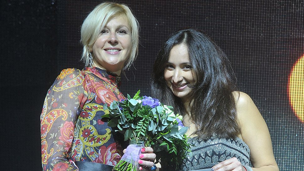 Директор по закупкам прессы холдинга GroupM Горкина Екатерина (слева) и директор по рекламе издательского дома «Коммерсантъ» Джамила Зуауи 
