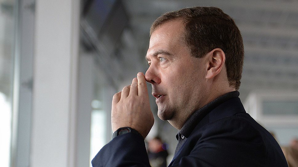 В декабре 2012 года, не под запись, Дмитрий Медведев обозвал «козлами» следователей, которые пришли с обыском к документалисту Павлу Костомарову  
