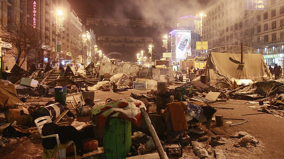 По словам Виталия Кличко, попыткой разогнать «Евромайдан» Виктор Янукович «закрыл путь к любым компромиссам»: «Странно будет отныне слышать о каких-то компромиссах в виде "технических правительств" или изменений конституции. Это все будет манипуляцией и игрой в пользу Януковича и сохранения его власти»