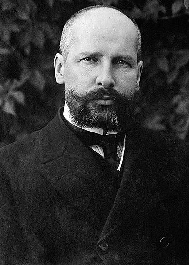 Петр Столыпин (1862 - 1911), председатель совета министров Российской империи в 1906 - 1911 годах. Упомянут 8 июля 2000 года «Однако буква закона и реальная жизнь подчас далеки друг от друга. В России построен лишь каркас гражданского общества. Сейчас требуется совместная терпеливая работа, чтобы оно стало полноценным партнером государства. Нам пока не всегда удается совместить патриотическую ответственность за судьбу страны с тем, что Столыпин когда-то называл ‘‘гражданскими вольностями’’. Поэтому еще так трудно найти выход из ложного конфликта между ценностями личной свободы и интересами государства»