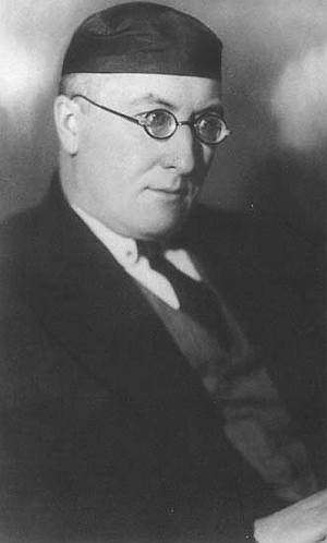 Алексей Лосев (1893-1988), советский философ и филолог. Упомянут 1 декабря 2016 года «Это наша общая история, и относиться к ней нужно с уважением. Об этом писал и выдающийся русский, советский философ Алексей Федорович Лосев. "Мы знаем весь тернистый путь нашей страны, – писал он, – мы знаем томительные годы борьбы, недостатка, страданий, но для сына своей Родины все это свое, неотъемлемое, родное"»