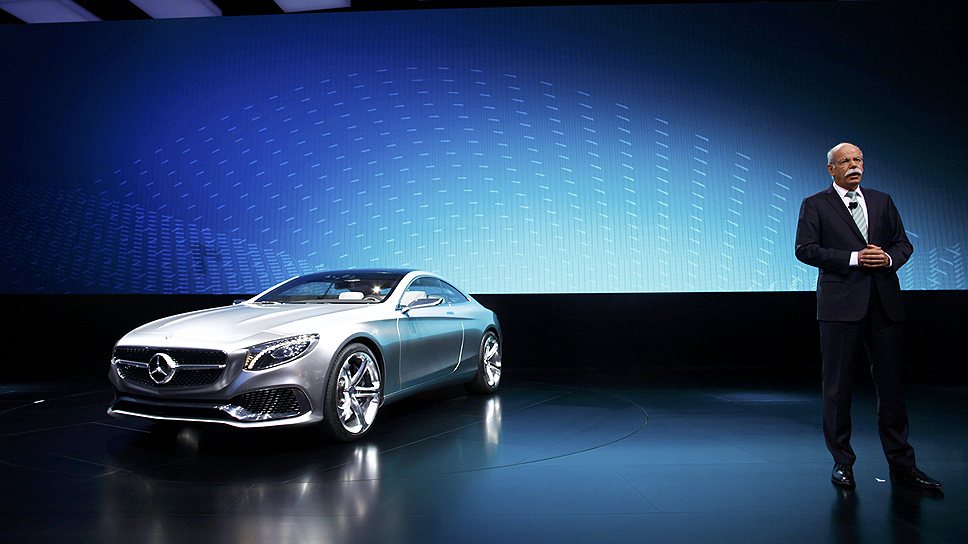 Новый Mercedes-Benz C-Class будет выпускаться в 2015 году. Новинка весьма прибавила в габаритах: это сделано для того, чтобы уйти со схожести по дизайну и размерам с новой модельной линейкой CLA. Список доступных двигателей пока не раскрывается