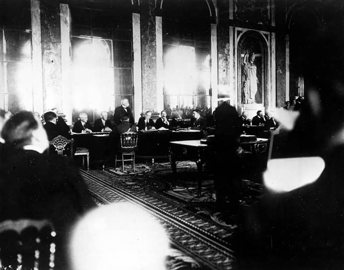 1920 год. Завершилась Парижская мирная конференция, которую созвали страны-победительницы в Первой мировой войне. Они разработали мирные соглашения, определили новые границы между государствами и фактически создали Лигу Наций
