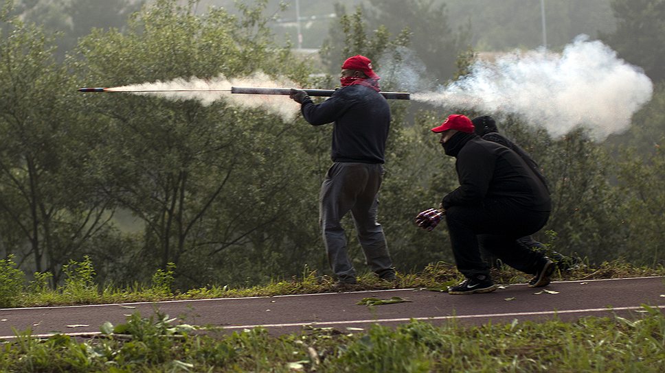 Июнь 2012 года. Протестующие в Испании использовали самодельные ракетницы во время антиправительственных выступлений