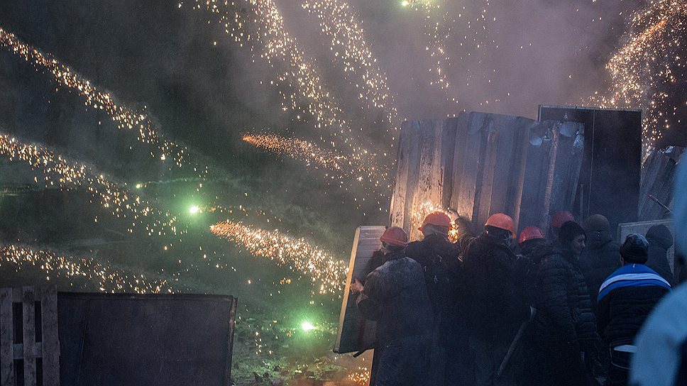Переговоры между властью и оппозицией по урегулированию кризисной ситуации на Украине продолжаются, следующий этап, предварительно, запланирован на четверг, заявила министр юстиции, член рабочей группы по урегулированию политического кризиса Елена Лукаш