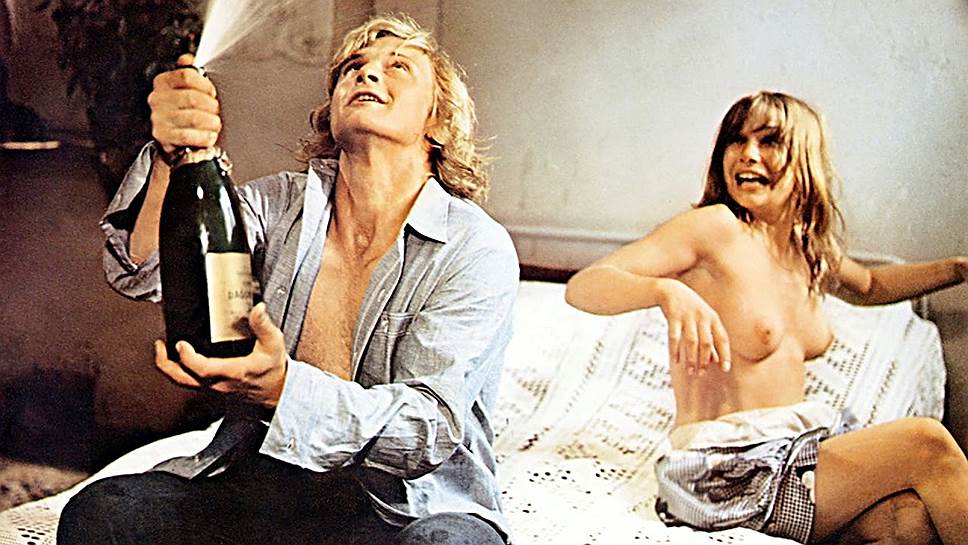 Первой работой Рутгера Хауэра в кино стала драма «Господин Гаварден» (1968). В 1969 году с телесериала «Флорис» началось сотрудничество Рутгера Хауэра с нидерландским режиссером Полом Верховеном. В 1974 году на «Оскар» в категории «Лучший зарубежный фильм» была номинирована срежиссированная Верховеном драма «Турецкие наслаждения» с участием Хауэра (кадр на фото)