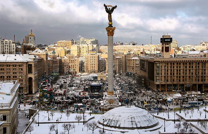Ни «Беркут», ни внутренние войска в ответ не предпринимают никаких действий. Но это воспринимается как затишье перед бурей 