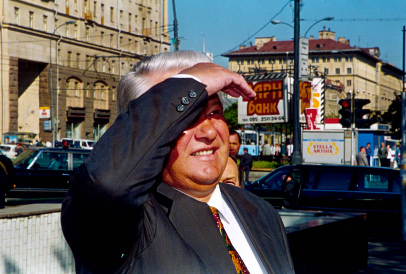 «Возраст политика — 65 лет, а после этого он впадает в маразм»  12 июня 1991 года на первых в России всенародных выборах Борис Ельцин был избран президентом РСФСР, получив более 57% голосов. Его противник Николай Рыжков набрал 16,85% 