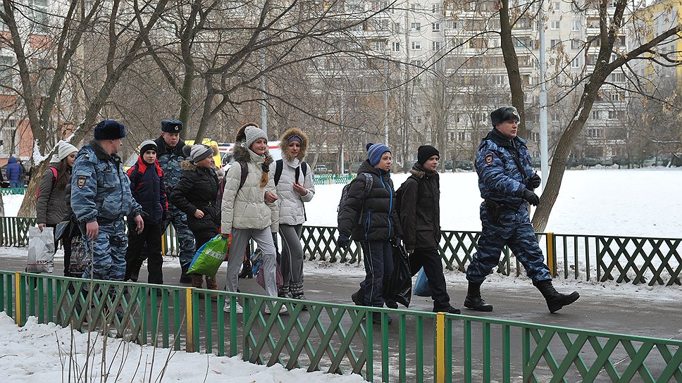 Возбуждено дело по статьям 105 (убийство двух и более людей), 317 (посягательство на жизнь сотрудника правоохранительных органов), 206 (захват заложников), 222 (незаконный оборот оружия) 