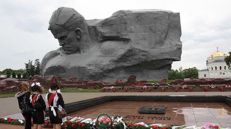 Памятник «Мужество» героическим защитникам Брестской крепости
