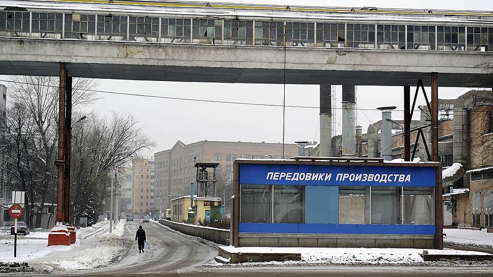 Справа от бульвара за пустующей теперь доской «Передовики производства» и обесточенными цехами появится жилой район 