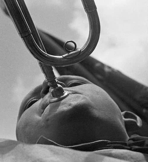 В феврале 1922 года 19-летний Михаил Стремяков организовал отряд «юных пионеров» в школе фабрично-заводского ученичества имени Н. А. Борщевского. Именно эту группу считают первым пионерским отрядом