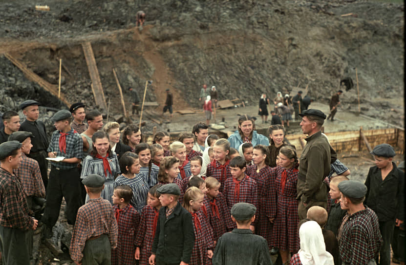С 1958 года всю работу пионеров объединили в двухлетний пионерский план, направленный на помощь взрослым в выполнении семилетнего плана