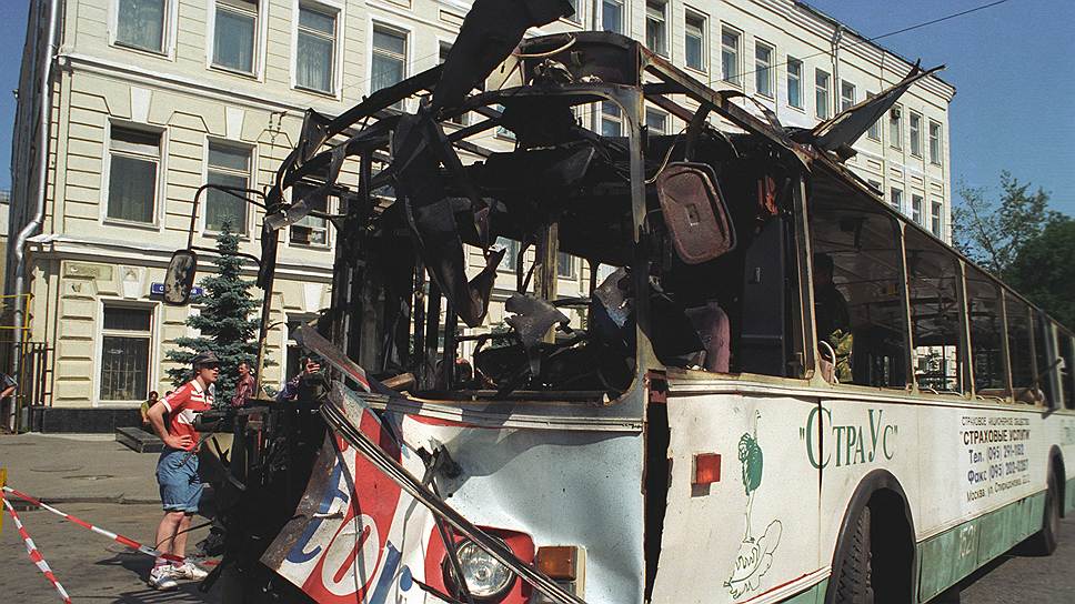 В июле 1996 года правительство Москвы обещало $1 млн за информацию о преступниках, устроивших взрывы в двух троллейбусах (были ранены более 30 человек). Преступление осталось нераскрытым 