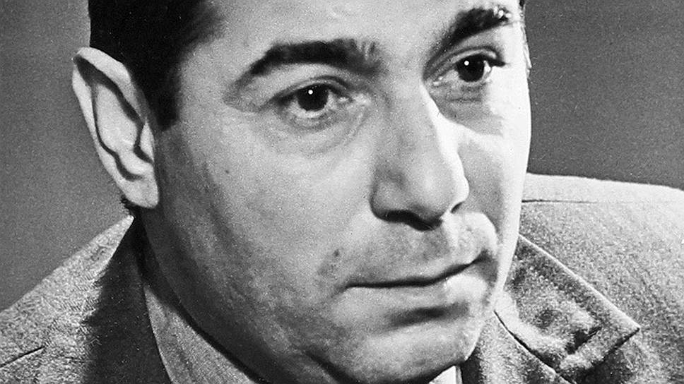 Азербайджанский писатель Акрам Айлисли, представитель поколения «шестидесятников», за свой роман-реквием «Каменные сны» был объявлен предателем на своей родине, а также лишился звания народного писателя и президентской пенсии. Дошло до террора — проправительственная партия «Современный Мусават» объявила награду за ухо писателя и поручила исполнение «приговора» молодежному крылу партии. Преследованию со стороны государства и политиков-популистов писатель подвергся за то, что своим романом попытался примирить армян и азербайджанцев 