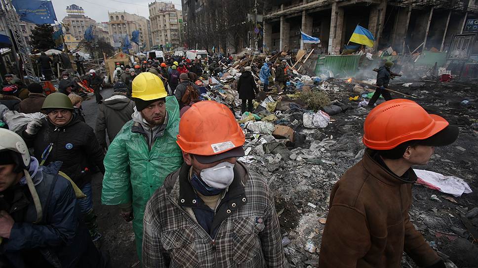 Лидер оппозиционной фракции «Батькивщина» Арсений Яценюк признал, что лидерам оппозиции тяжело контролировать протестующих 