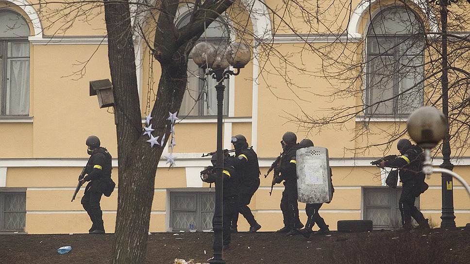 Белорусские транспортные предприятия временно приостанавливают автобусное сообщение с Киевом. В Белорусской железной дороге заявляют, что поезда в направлении Киева следуют по расписанию 