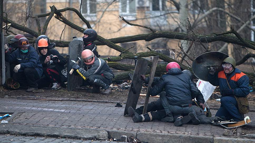 сегодняшних столкновения в Киеве погибли по меньшей мере 100 человек — такие данные приводит CNN, ссылаясь на данные медицинской службы оппозиции 