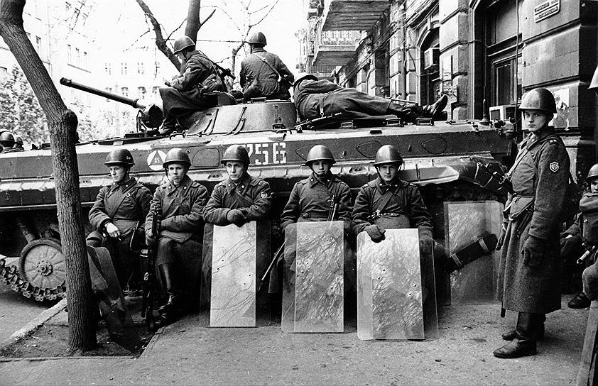 27 июля армянское ТВ огласило заявление Государственного комитета обороны при Совмине республики: «Поскольку исчерпаны все политические средства… мы начинаем добровольную мобилизацию мужчин от 18 до 50 лет». Парламент республики обвинил комитет в самоуправстве, а также поручил специальной комиссии провести расследование  