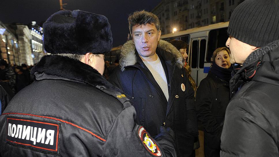 Были задержаны Борис Немцов и Алексей Навальный, который позже сообщил, что его оформляют по ст. 19.3 КоАп — «Неповиновение законному распоряжению сотрудника полиции» 