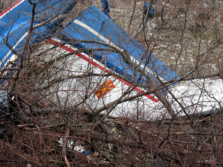 26 февраля  2004 года его самолет разбился, упав на склоны горы Хргуд  На фото: место крушения самолета президента Македонии Бориса Трайковского  