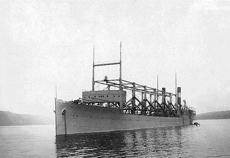 Военно-морской корабль «Циклоп» исчез в марте 1918 года, отправившись в круиз из Рио-де-Жанейро. Последнее сообщение было зафиксировано недалеко от острова Барбадос, после этого судно больше никогда не выходило на связь. В прессе циркулировали слухи о том, что к пропаже причастен огромный морской кальмар, потопивший корабль. Президент Вудро Вильсон, узнав о случившемся, сказал: «Только Бог и море знают, что произошло»