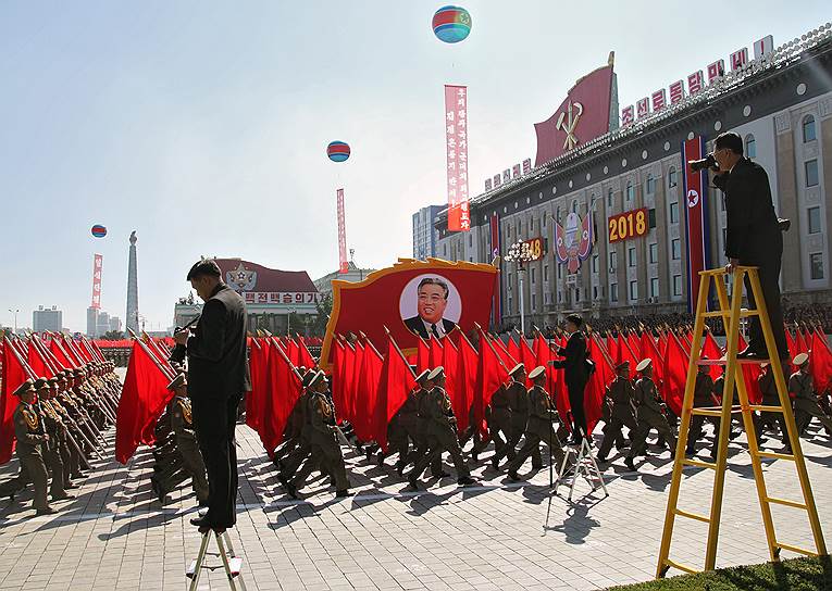 В 2010 году Россия присоединилась к санкциям Совбеза ООН, принятым в ответ на проведение Пхеньяном ракетно-ядерных испытаний - президент РФ Дмитрий Медведев запретил всем госструктурам, юридическим и физлицам РФ приобретать в КНДР все виды оружия