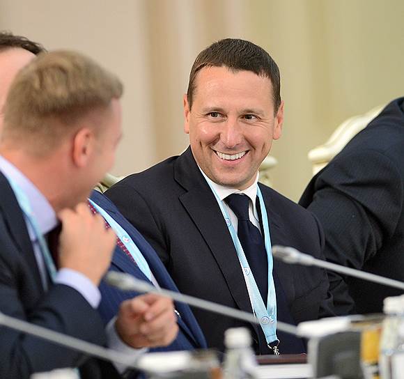 Начальник управления президента РФ по социально-экономическому сотрудничеству с государствами СНГ, Абхазией и Южной Осетией Олег Говорун (справа) 