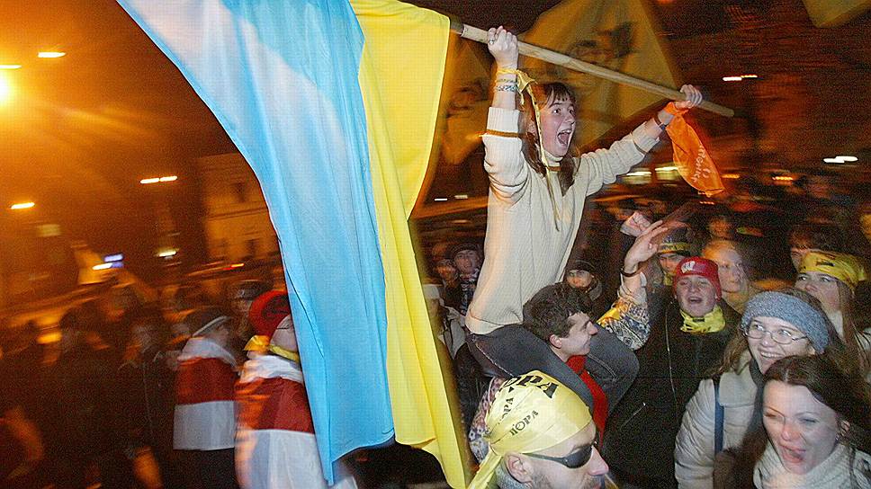 «Оранжевая революция» и Майдан стали нарицательными терминами, а сами события привели к возникновению понятия «цветная революция» —  массовые ненасильственные протесты, влекущие за собой свержение власти  
