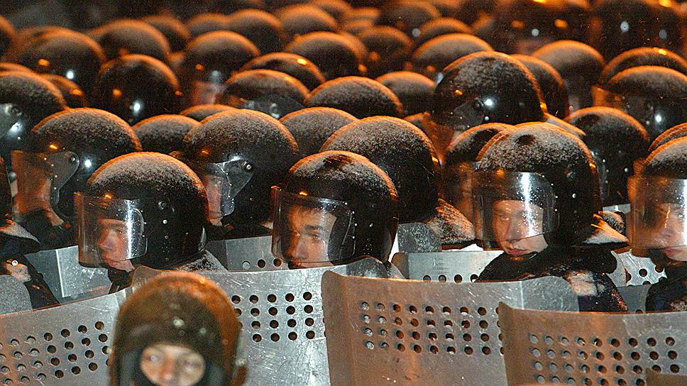 Единовременно на Майдане, ставшим эпицентром протеста, собиралось до полумиллиона человек, там же расположился палаточный лагерь сторонников Виктора Ющенко и Юлии Тимошенко. Широкие акции протеста проходили и в других городах  