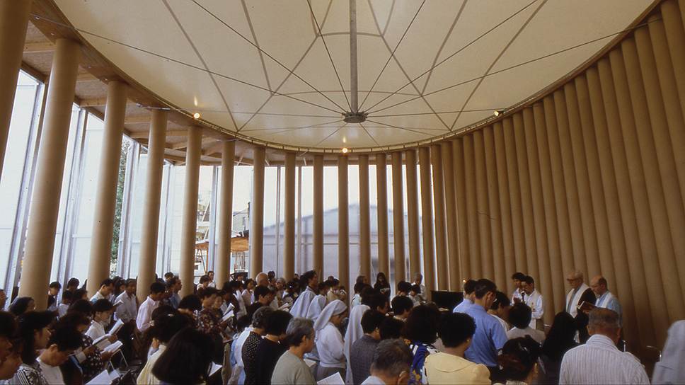 Картонная церковь (Paper Church) в японском городе Кобе, построенная после землетрясения в 1995 году и просуществовавшая до 2005 года 