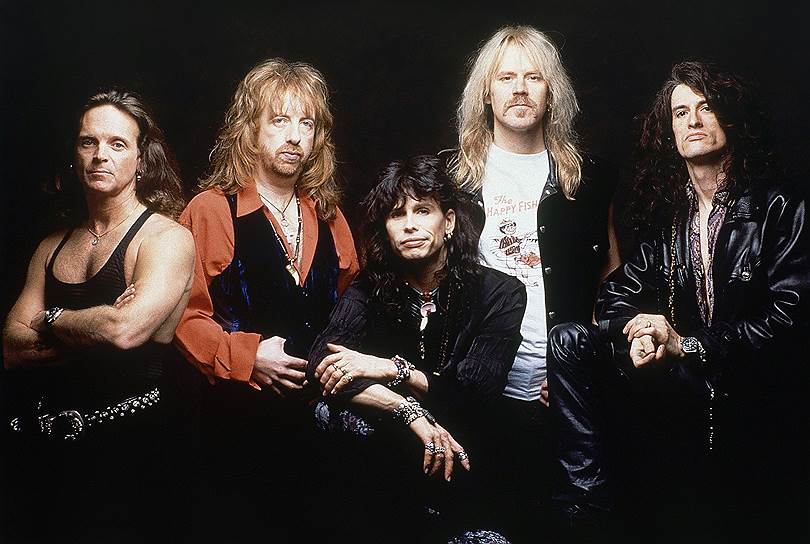 В январе 2001 года Aerosmith стали обладателями специальной награды «International Artist Award» от MTV, которая до этого вручалась всего четыре раза, за 28 лет существования церемонии. До этого ее получили так: Led Zeppelin, Род Стюарт, Майкл Джексон и Bee Gees  На фото слева направо: Джоуи Крамер, Брэд Уитфорд, Стивен Тайлер, Том Хамильтон и Джо Пэрри   