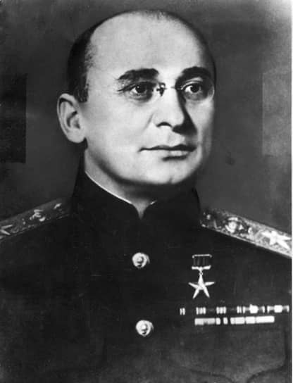 В середине 1930-х годов Лаврентий Берия руководил проведением массовых репрессий среди партийного и советского аппарата, интеллигенции Закавказья. Существуют многочисленные подтверждения того, что Берия лично участвовал в допросах и избиениях арестованных. В ноябре 1938 года Лаврентий Берия стал наркомом внутренних дел СССР, начав масштабную чистку в НКВД, в результате которой был уволен каждый пятый работник. Освободившиеся должности занимали соратники Берии по Закавказью