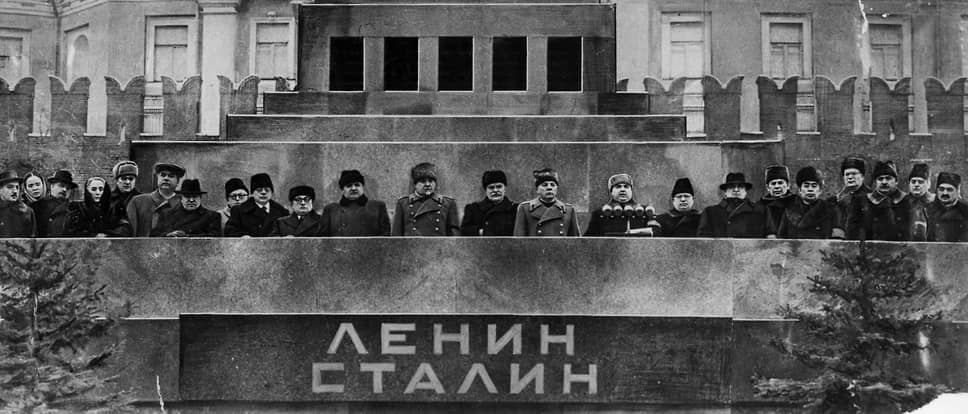 После смерти Сталина в марте 1953 года Лаврентий Берия стал первым заместителем председателя Совета министров СССР и министром внутренних дел. За время пребывания Берии на этом посту было амнистировано большое число заключенных, смягчен паспортный режим, система ГУЛАГ была передана в ведение министерства юстиции. Во внешней политике Берия выступал за объединение Германии и за смягчение контроля за другими социалистическими республиками