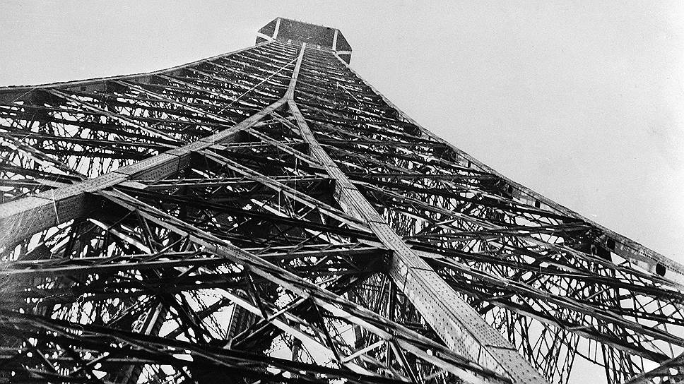 Писатель Блез Сандрар, август 1913: «Это не извержение Везувия. Это не туча саранчи, одна из десяти напастей Египтa, не Помпея, не крик гигантских мастодонтов. Это Эйфелева башня. Башня мира. Башня движения»