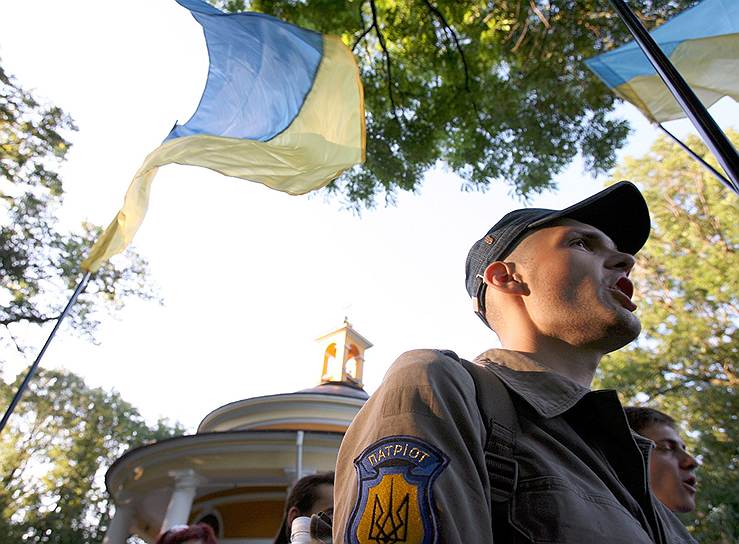 1990 год. Над Львовской ратушей впервые на Украине официально поднимается сине-желтый флаг 