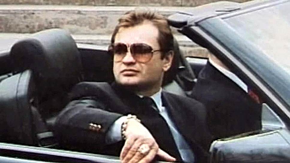 Ходят слухи, что похороны Айрапетова были инсценировкой, на самом деле он якобы сбежал за границу, где спокойно живет и по сей день. Так или иначе, его сообщество раскололось на несколько отдельных группировок, а «слоны» тем временем выгнали из Рязани чеченцев и стали самым сильным кланом в городе