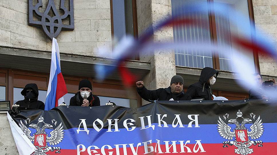6 апреля 2014 года ситуация на востоке Украины обострилась. Мирные демонстрации, весь день проходившие в Донецке, Харькове и Луганске, переросли либо в столкновения с участием милиции, либо в вооруженные захваты административных зданий