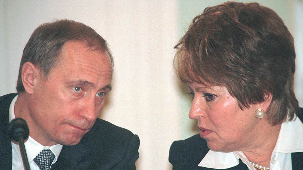 6 декабря 2006 года губернатор обратилась к президенту России с просьбой о досрочном сложении полномочий, после чего была повторно назначена на эту же должность президентским указом