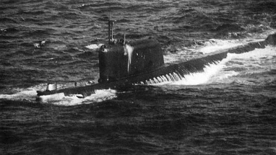 Лодка К-19 потерпела аварию по время океанских учений «Полярный круг» 4 июля 1961 года. Причиной стал вышедший из строя один из двух реакторов главной энергетической установки, что привело к утечке радиации. Членам экипажа удалось устранить неполадку и оставить лодку на плаву, что дало возможность отбуксировать ее на базу. Спустя несколько дней восемь подводников погибли от полученных доз радиации
