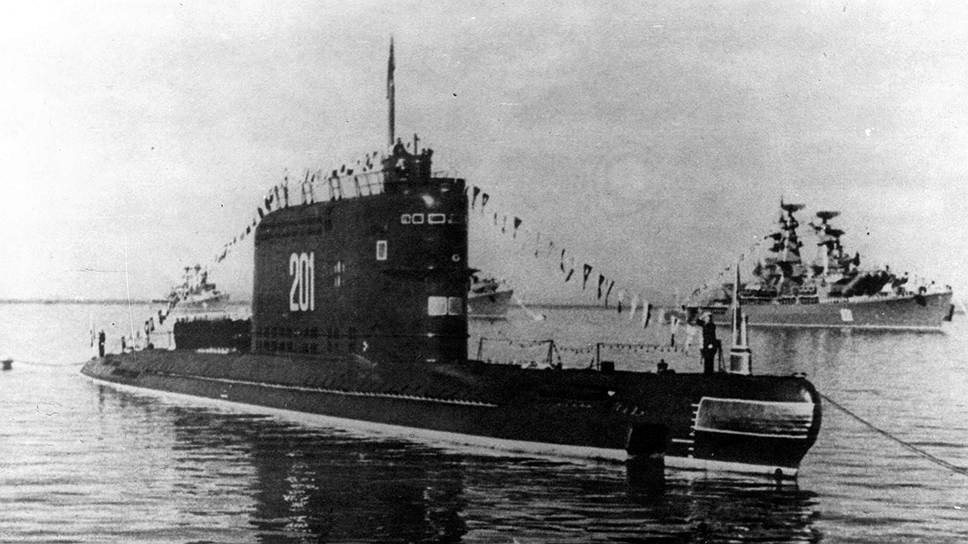 8 марта 1968 года во время несения боевой службы недалеко от Гавайских островов затонула дизель-электрическая ракетная подводная лодка К-129, входящая в состав Тихоокеанского флота. Причина катастрофы не установлена. На борту лодки, обнаруженной американцами только в 1974 году, находились почти 100 человек