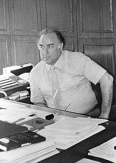 «В харизме надо родиться»  Виктор Черномырдин родился 9 апреля 1938 года в селе Черный Отрог (ныне Саракташского района Оренбургской области). Он был младшим сыном, кроме него в семье росли еще четыре ребенка. В 19 лет Черномырдин окончил техническое училище и начал работать слесарем на Орском нефтеперерабатывающем заводе имени Чкалова, где впоследствии стал начальником технологической установки 
