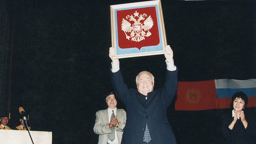 «Я с молодых лет... всегда работал первым лицом»  Виктор Черномырдин стал основателем «Газпрома», заняв кресло председателя правления государственного газового концерна в 1989 году. 30 мая 1992 года он покинул эту должность и был назначен заместителем председателя правительства России по топливно-энергетическому комплексу 