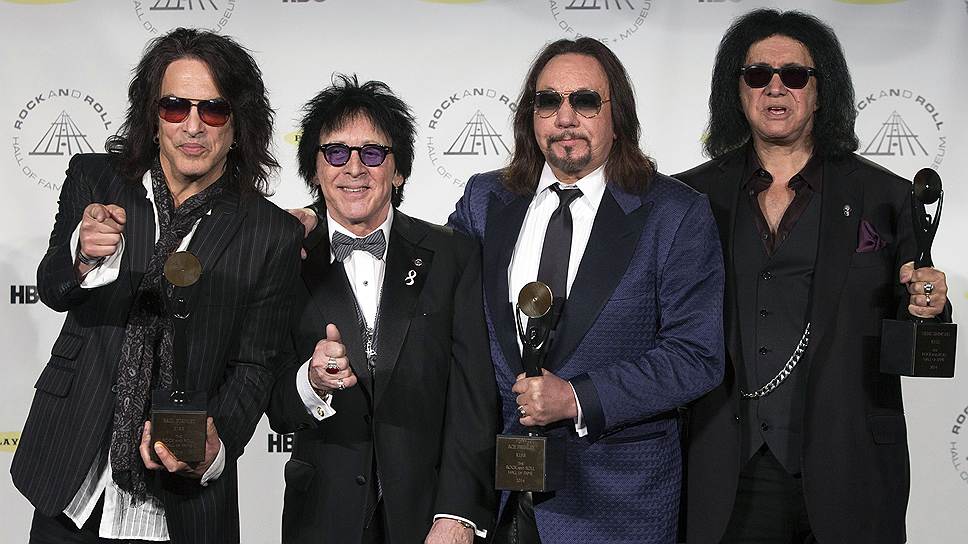 Слева направо: музыканты Kiss Пол Стенли, Питер Крисс, Эйс Фрейли и Джин Симмонс