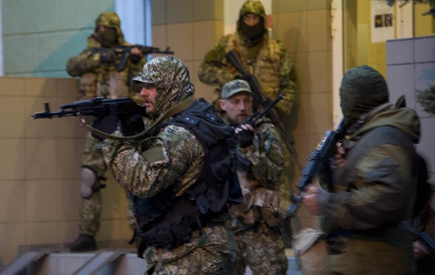 В трех городах Донецкой области — Славянске, Красном Лимане и Краматорске — сторонники федерализации Украины заняли административные здания