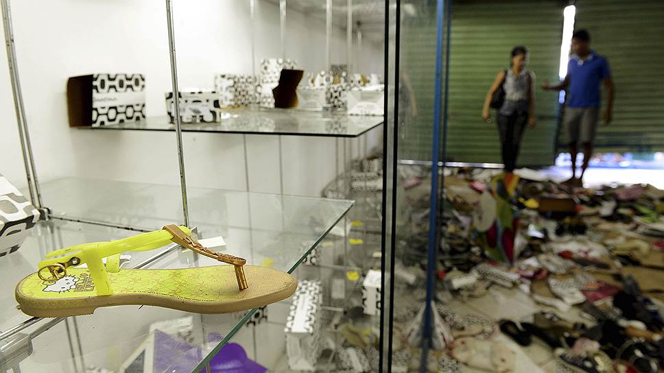 В 2012 году полицейская забастовка длилась 12 дней. 130 человек тогда были убиты, а 12 участников забастовки арестованы, в том числе лидер нынешней стачки Марко Приско 