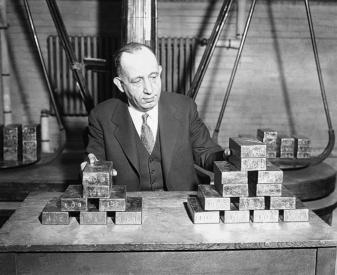 1933 год. Президент США Франклин Рузвельт объявил об отмене правила «золотого стандарта» и введении свободного курса доллара 