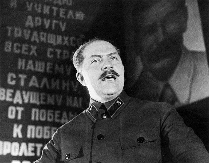 Выступление Кагановича 14 мая 1935 года в Колонном зале Дома Союзов на торжественном заседании, посвященном пуску метро. Он же 15 октября 1941 года приказал уничтожить метрополитен. Тоннели планировалось затопить, а эскалаторы демонтировать, а поезда разобрать. Утром 16 октября 1941 года метрополитен не открылся и не работал первый и последний раз за всю его историю. К вечеру приказ об уничтожении метро был отменен